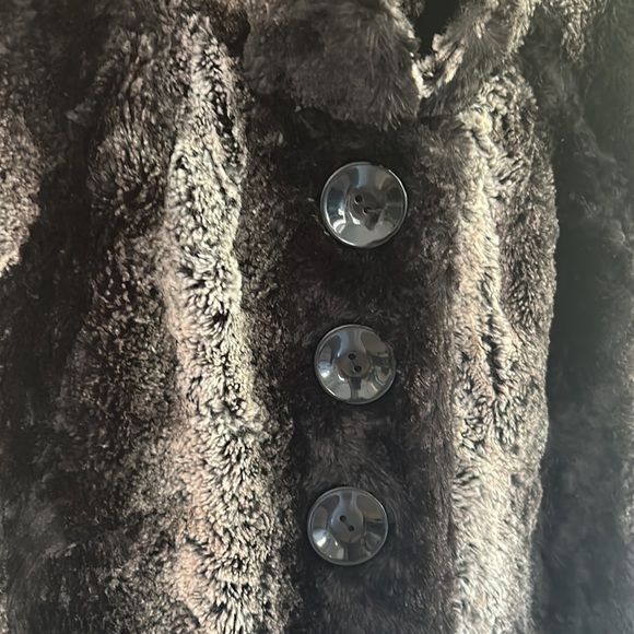 FAUX FUR Vest Cap sleeve & 3 Buttons 🇨🇦 design BLACK/Neutral US M EUC - Picture 3 of 11